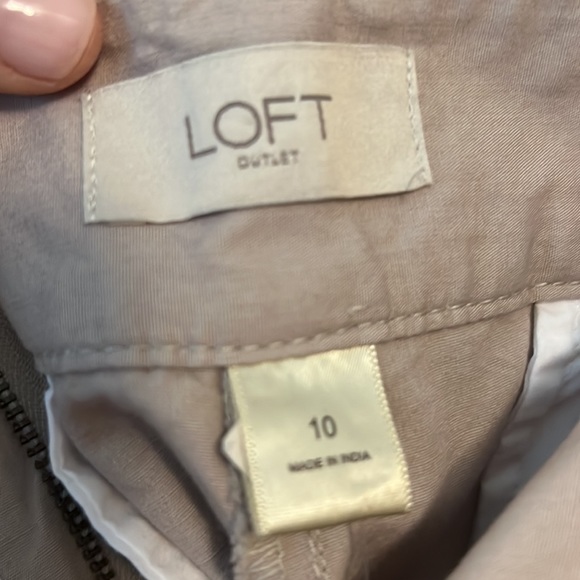 LOFT NWT khaki cargo joggers - Picture 2 of 3